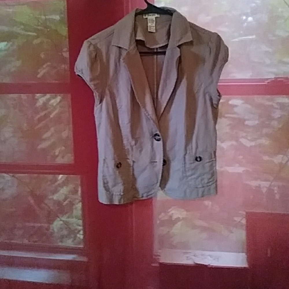 Short sleeve blazer